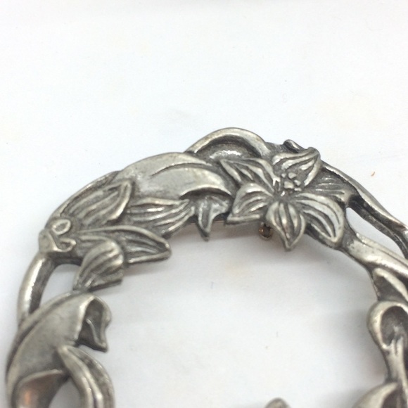 3/$30 VINTAGE 1988 SEAGULL CANADA PEWTER BROOCH FLOWERS VINES WREATH CIRCLE - Picture 8 of 8